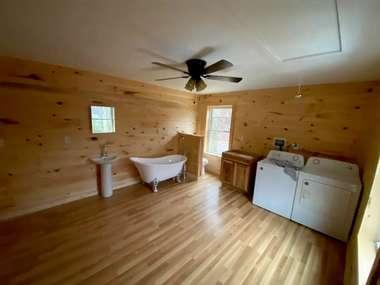 Clawfoot tub bathroom